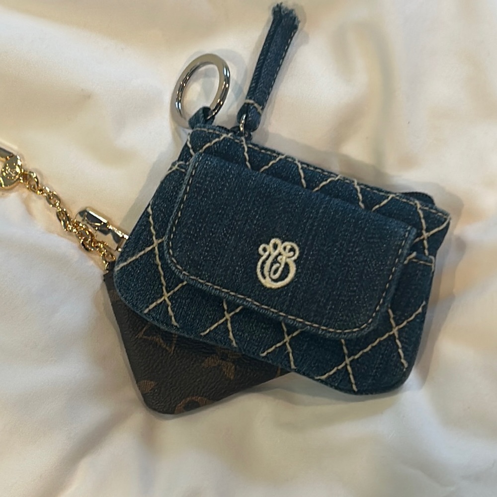 Keychain coin pouch
